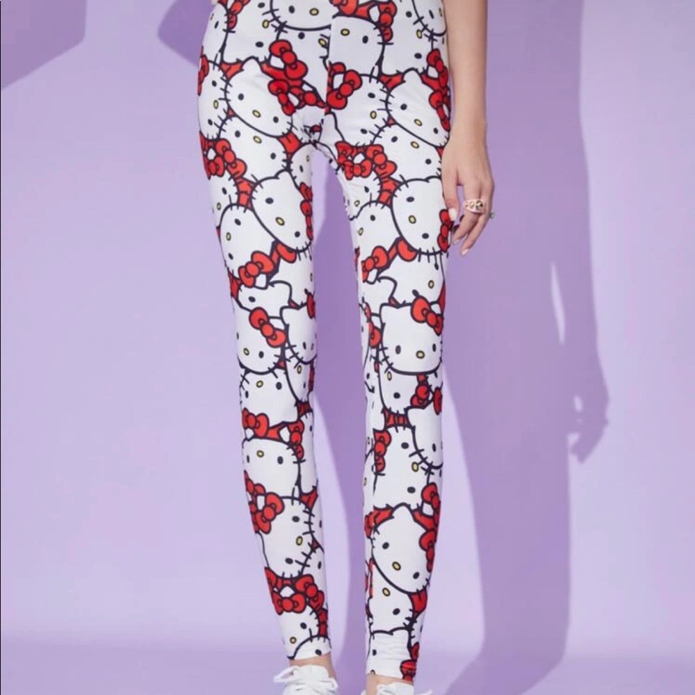 › hello kitty leggings.